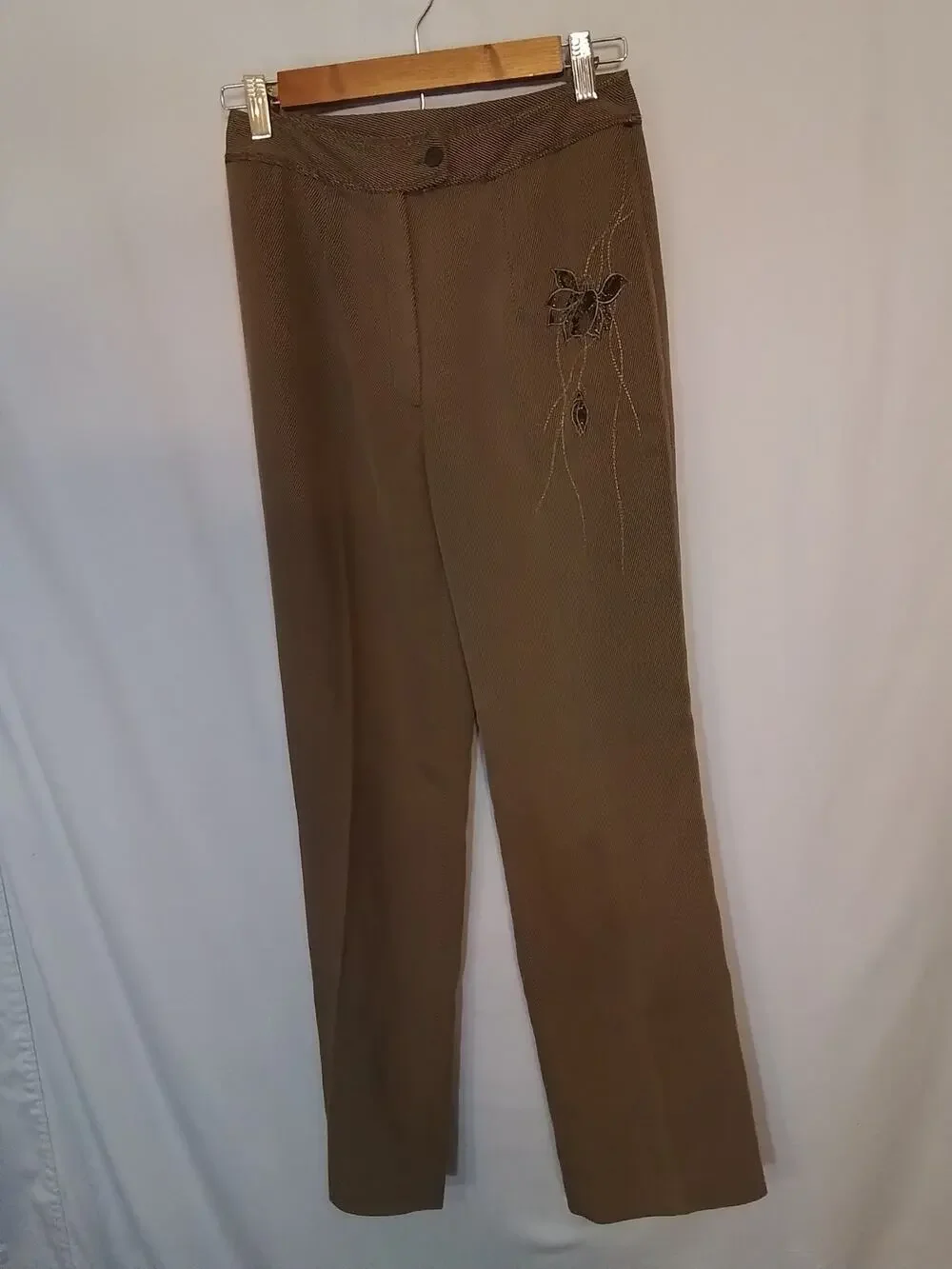 Yinger: ladies pants with embroidered hip and leg